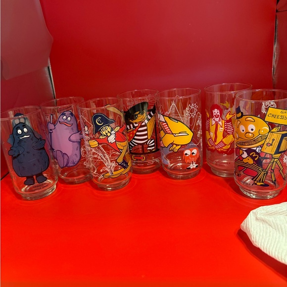 American Vintage Character Glass Set - Multicolor McDonald’s - Picture 4 of 13